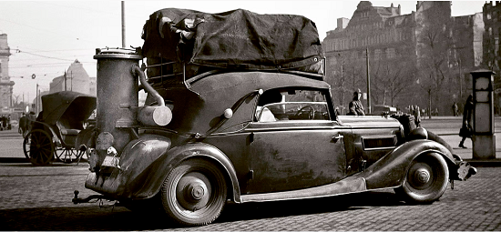 سيارات تعمل بالخشب