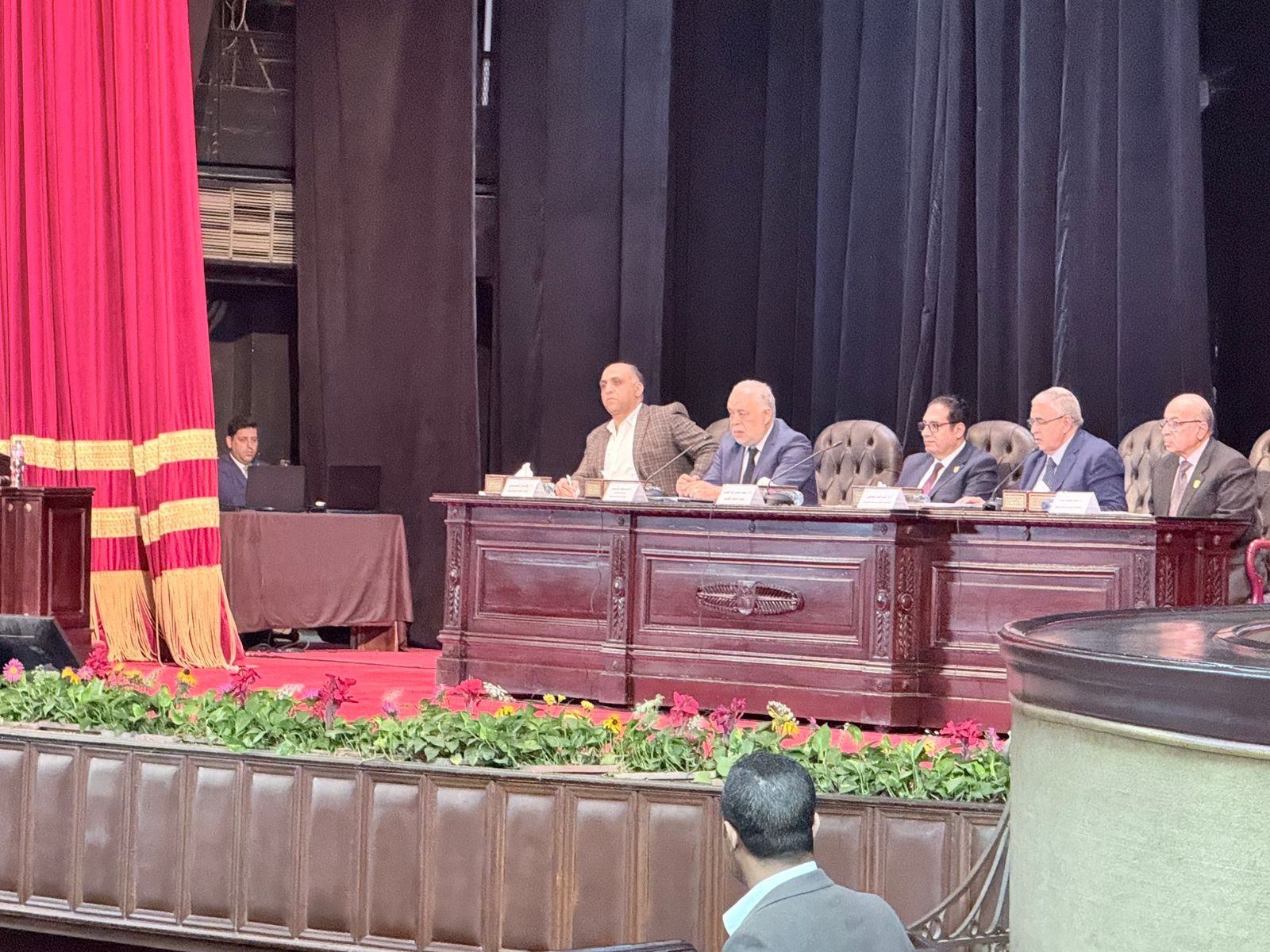 أشرف زكى ووائل السمرى يحاضرون طلاب جامعة القاهرة حول دور الدراما فى تنمية الوعى