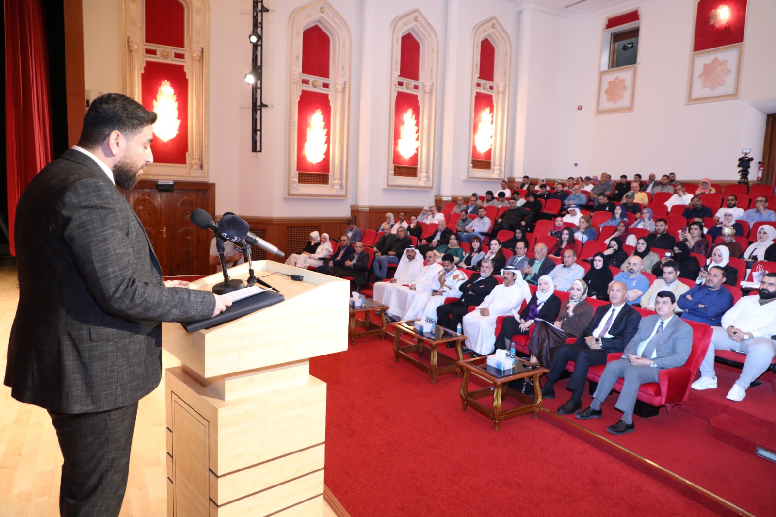 خلال الأمسية الشعرية