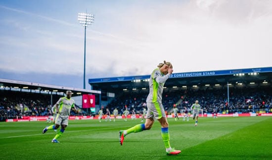 احتفال هالاند بالهدف الأول