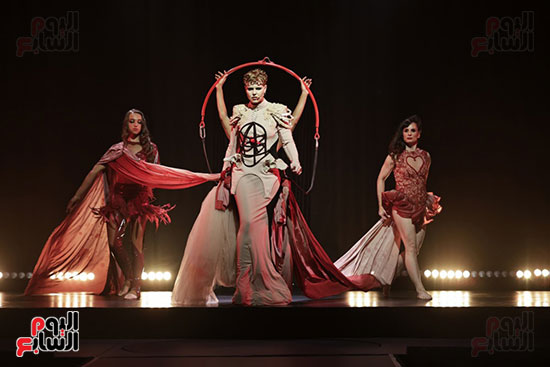 عروض مختلف داخل أسبوع الموضة