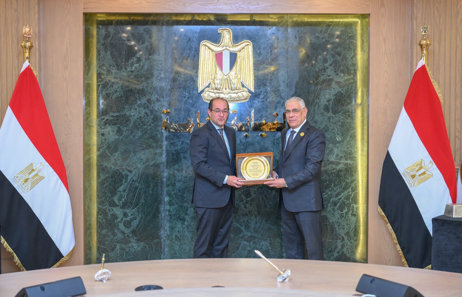 النائب العام ووزير المالية