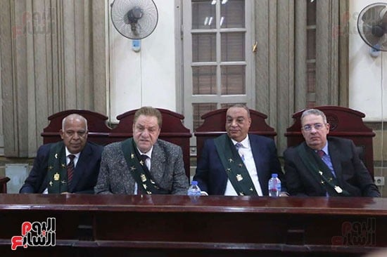 رئيس واعضاء المحكمة