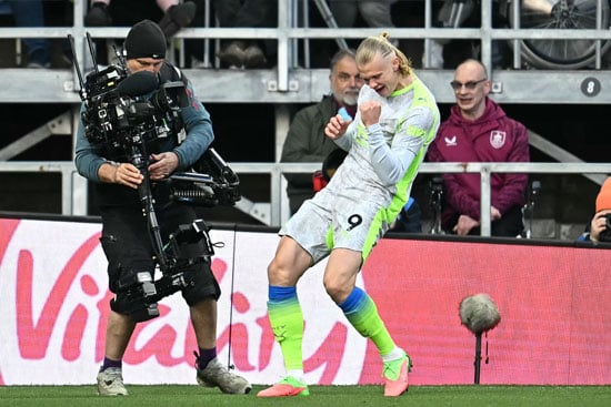 احتفال هالاند بالهدف