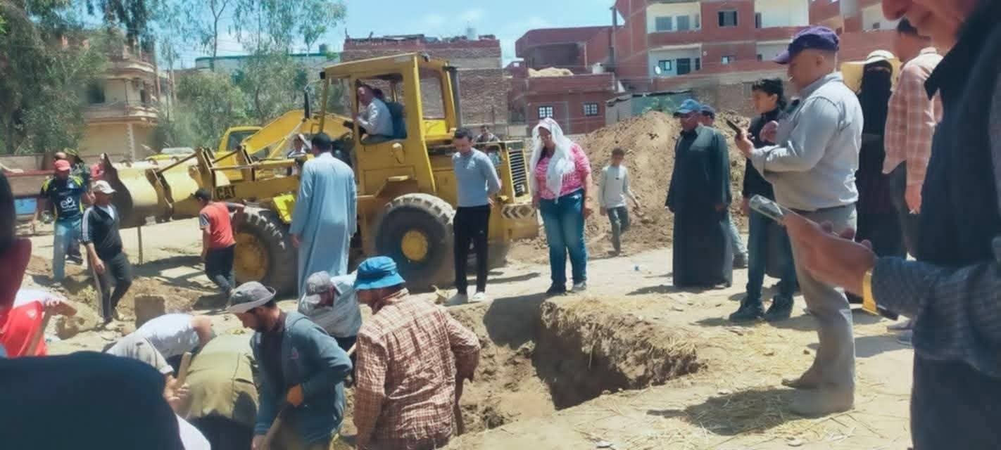 لحظة استخراج التمثال