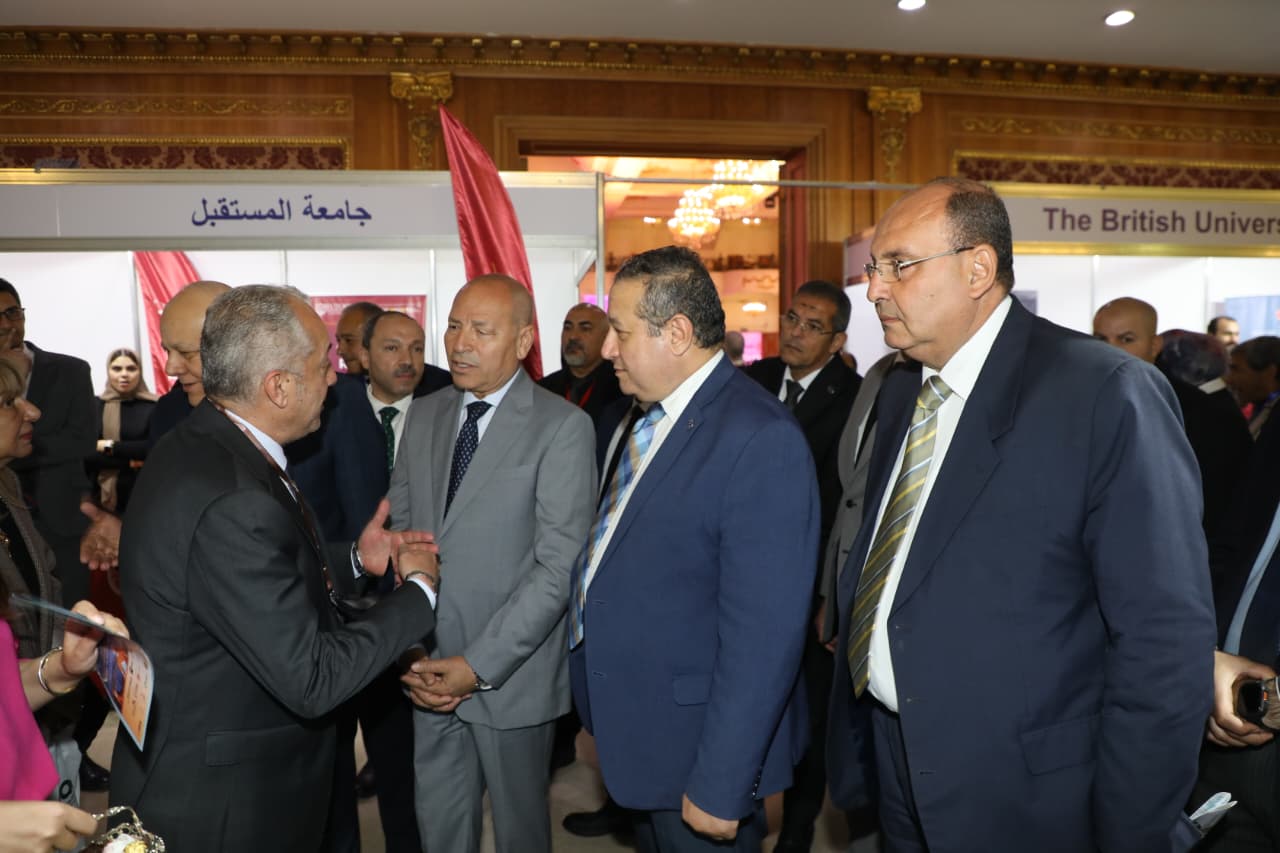 محافظ القاهرة خلال المشاركة (1)