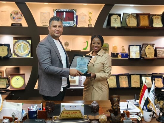 مجلس الشباب المصري يكرّم الحامي العام لجنوب أفريقيا  (1)