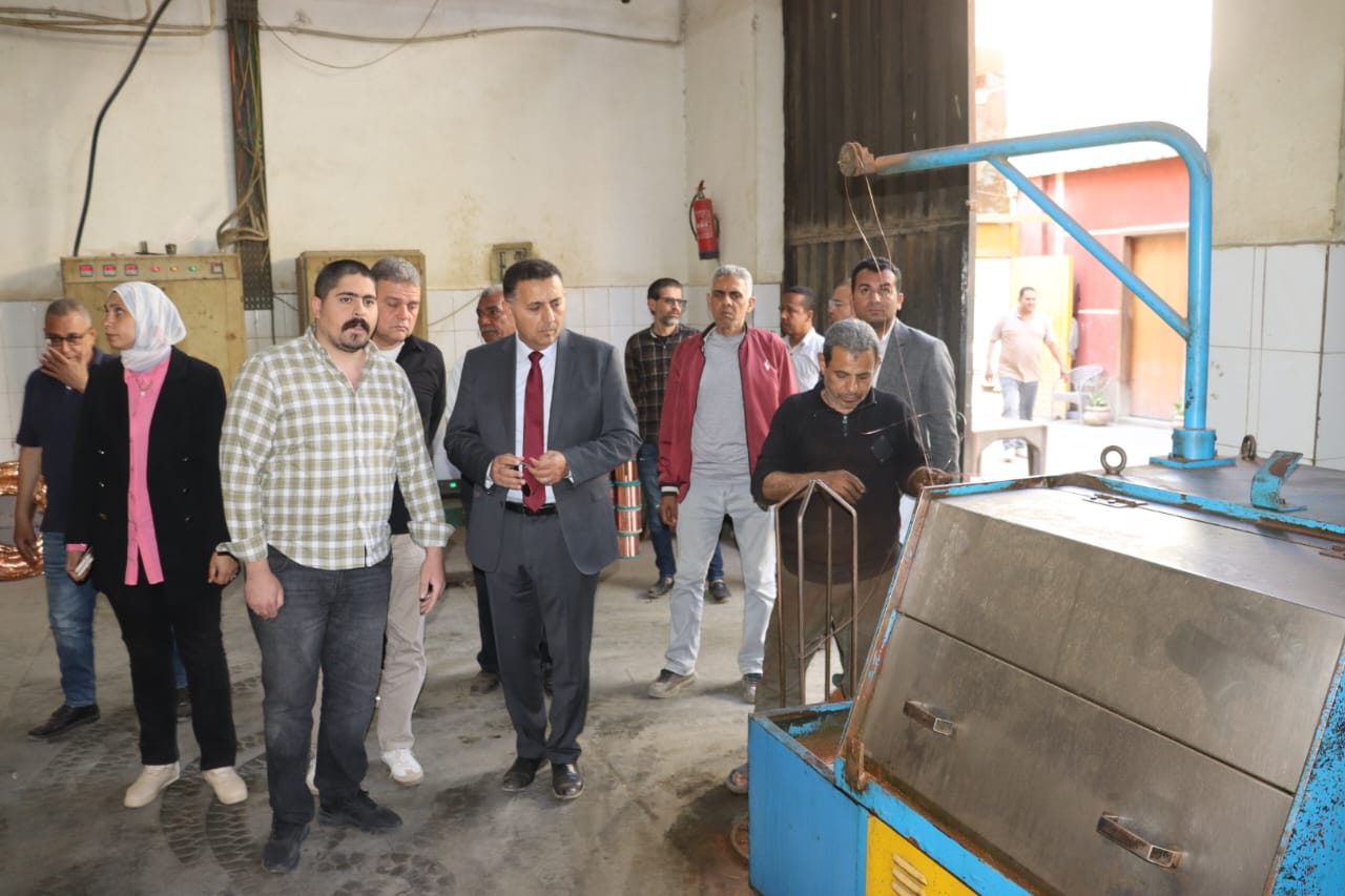 خلال الجولة بالمصانع