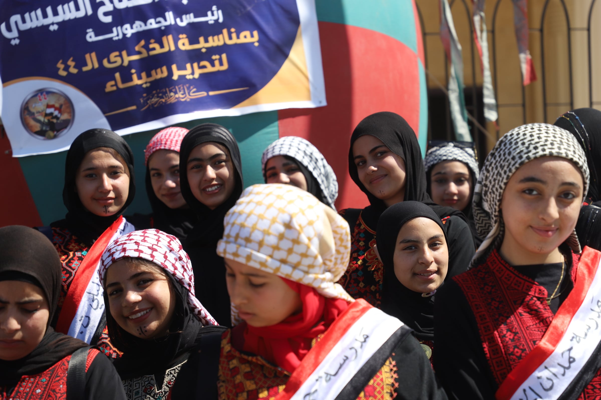 طلاب المدارس حاضرون 