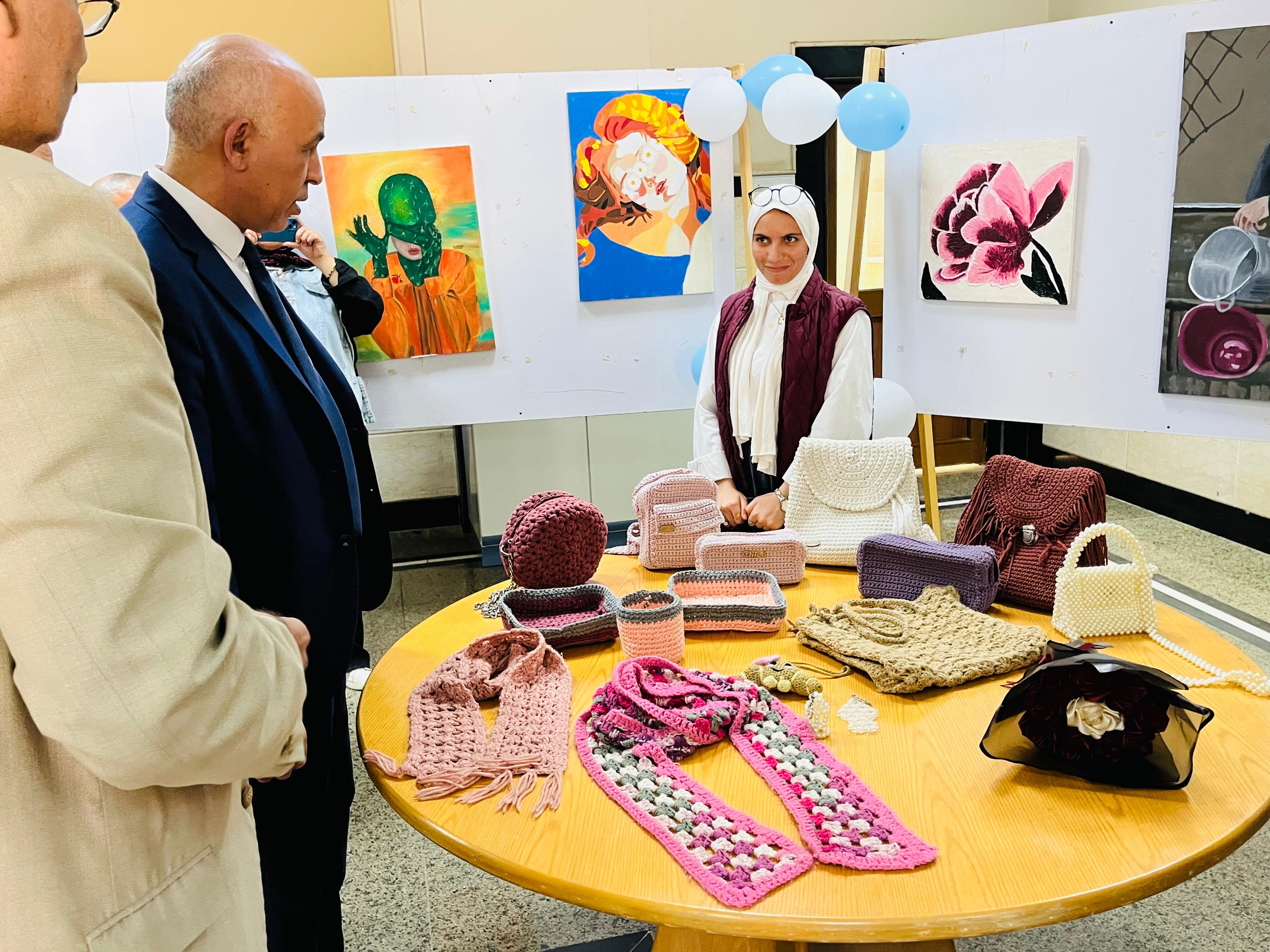 جانب من المعروضات