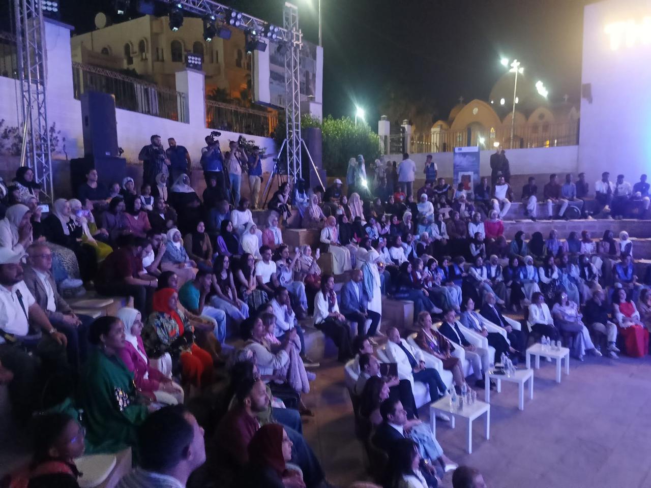 400 طالب من متطوعي التضامن الاجتماعي 