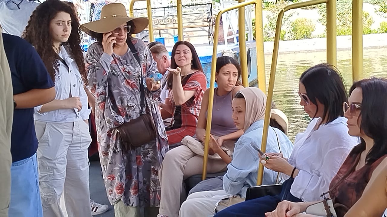 نجمات يزرن معبد فيلة