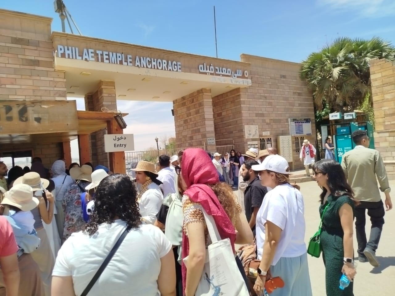 نجوم الفن في زيارة لمعبد فيلة