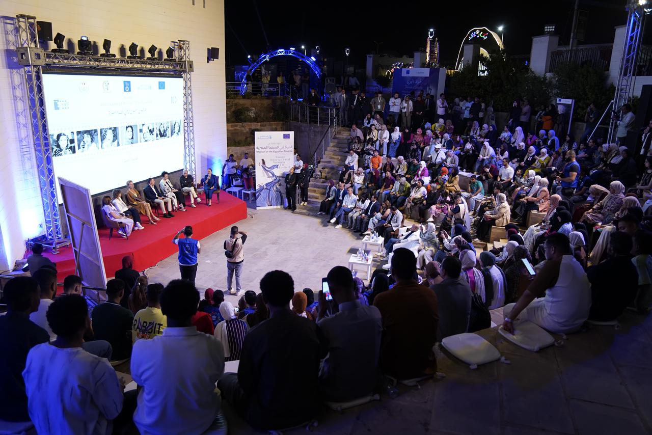 400 طالب من متطوعي التضامن الاجتماعي  99