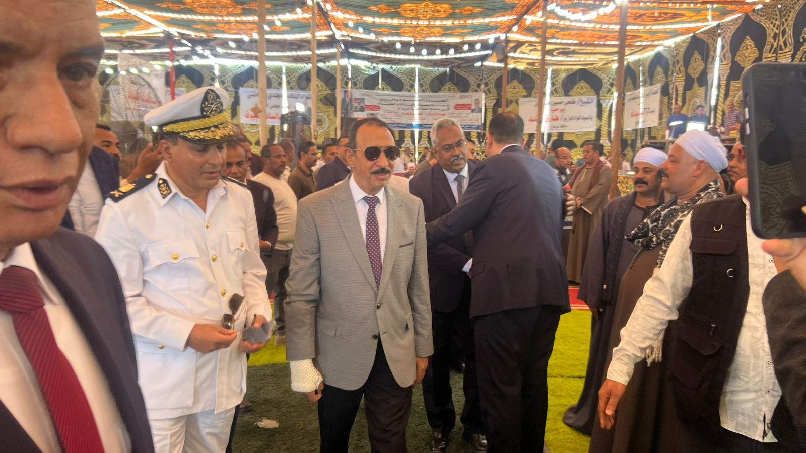 محافظ سوهاج داخل الصلح