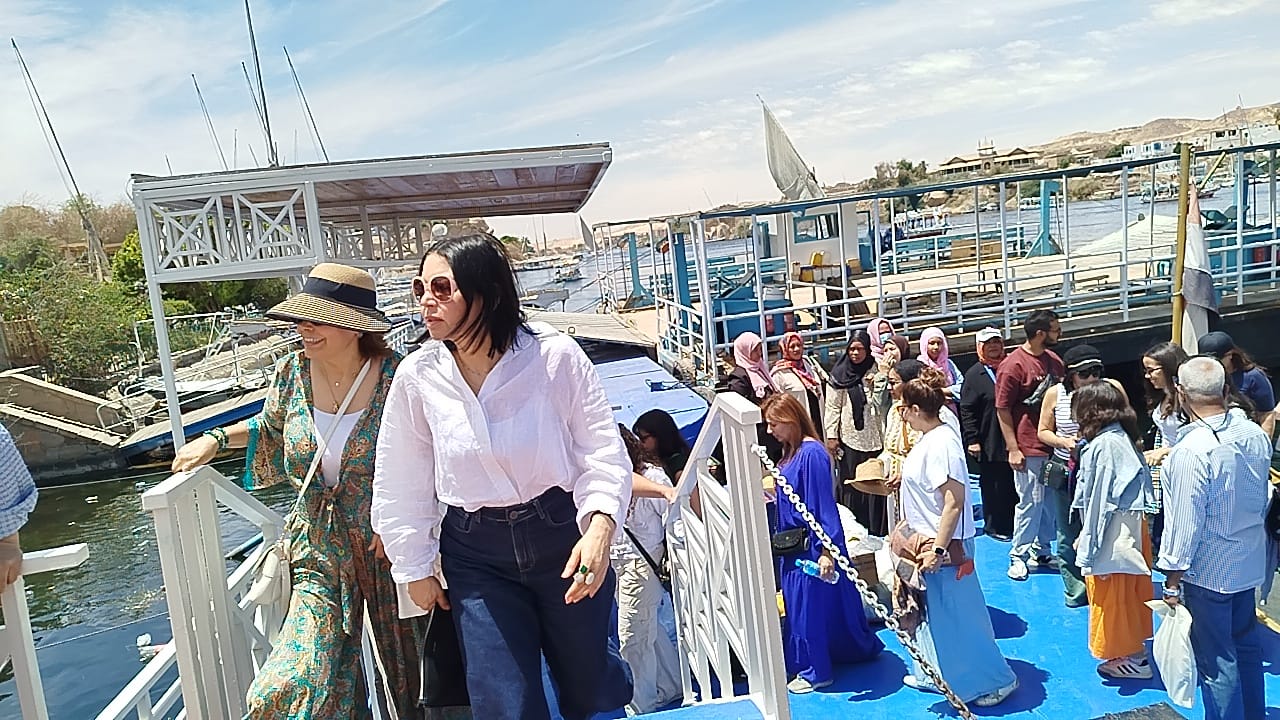 توافد نجوم الفن على معبد فيلة