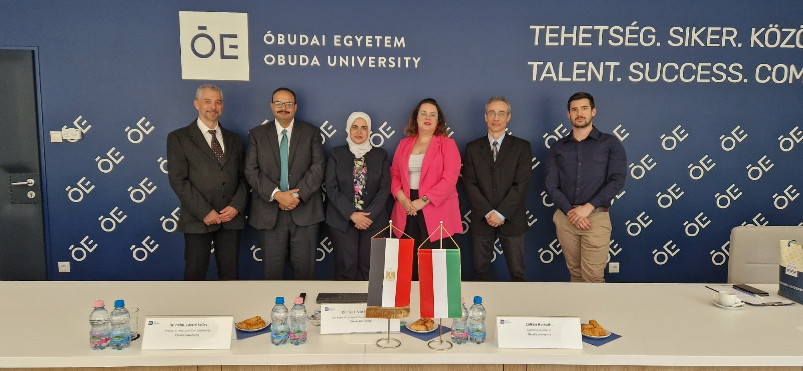 وفد جامعة بنها خلال الزيارة