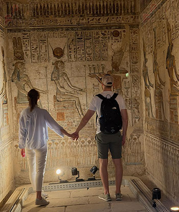 متعة-الكابلز-فى-قلب-مقابر-الأقصر-بالبر-الغربى