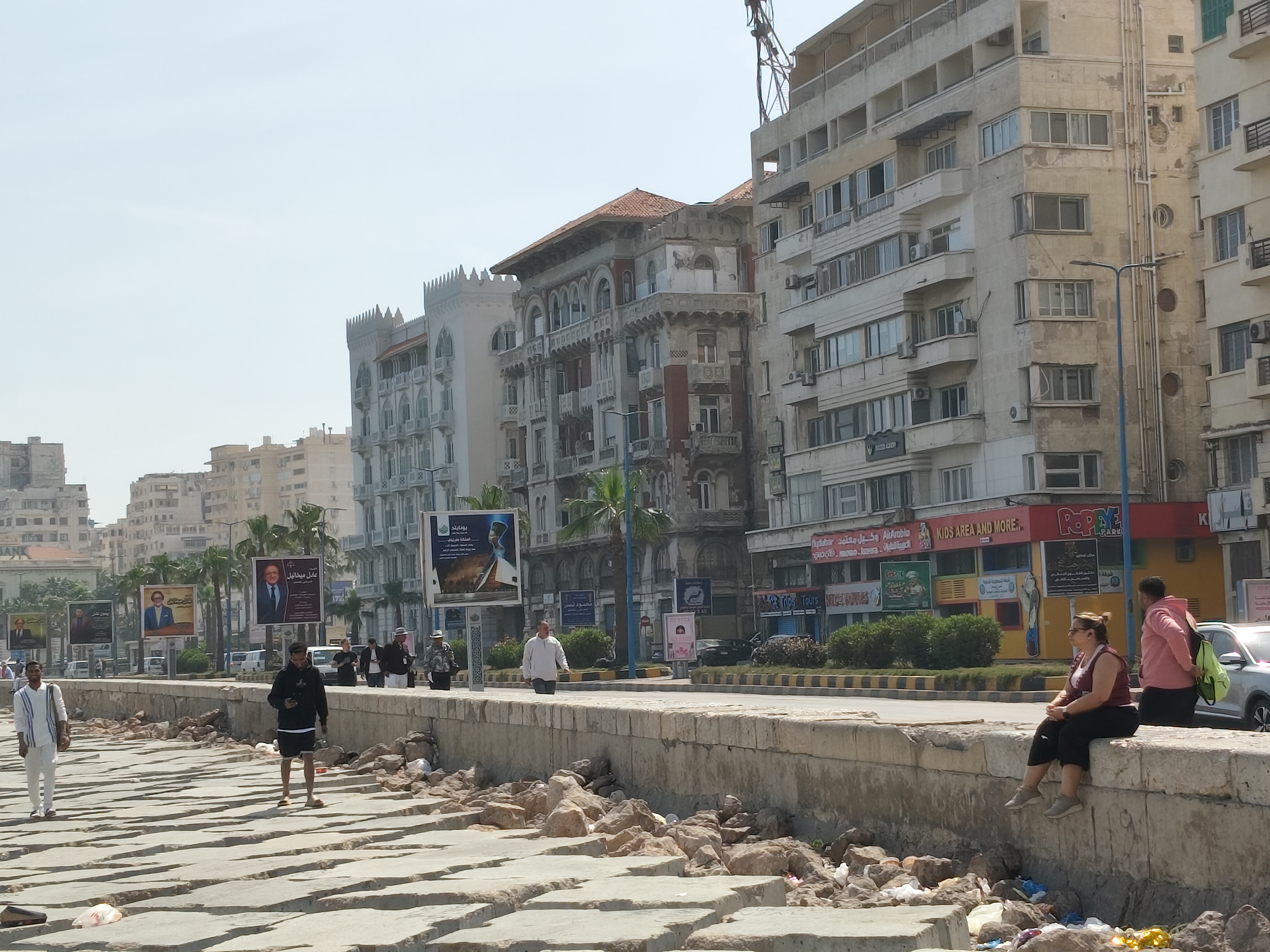 تواجد المواطنين على الكورنيش اليوم الجمعة