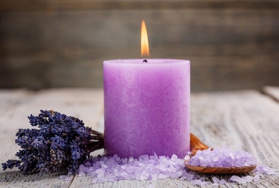 شمع اللافندر لطرد الذباب