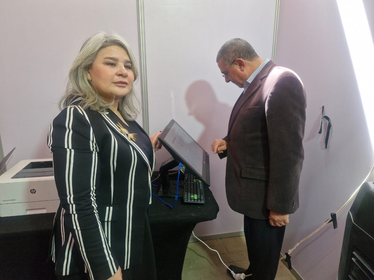 جانب من عملية التصويت الإليكترونى