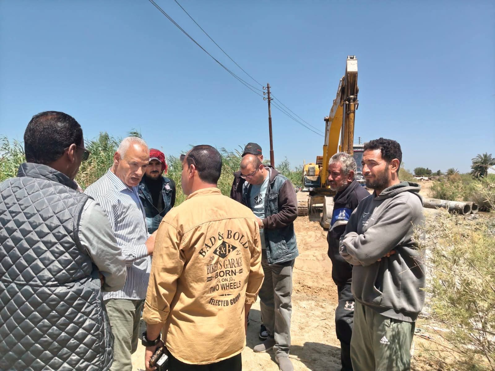 الأهالي يتحدثون الى رئيس المدينة