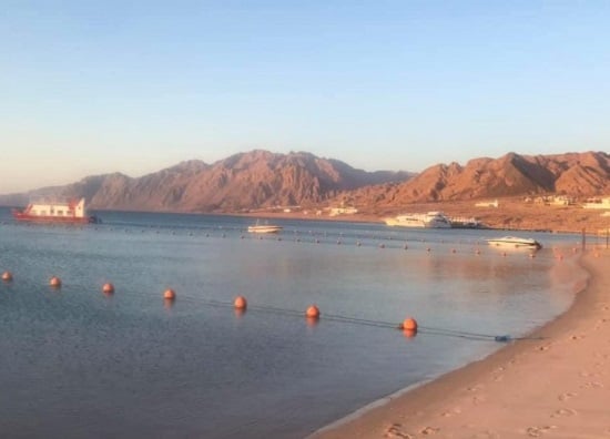 شاطىء من شواطىء سيناء