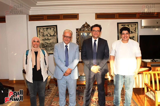 لقاؤهما بوزير الثقافة السابق