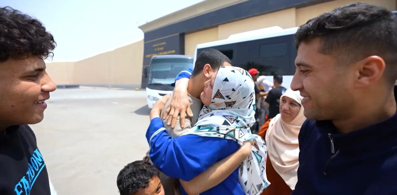 فرحة غامرة بمغادرة أسوار السجون (1)