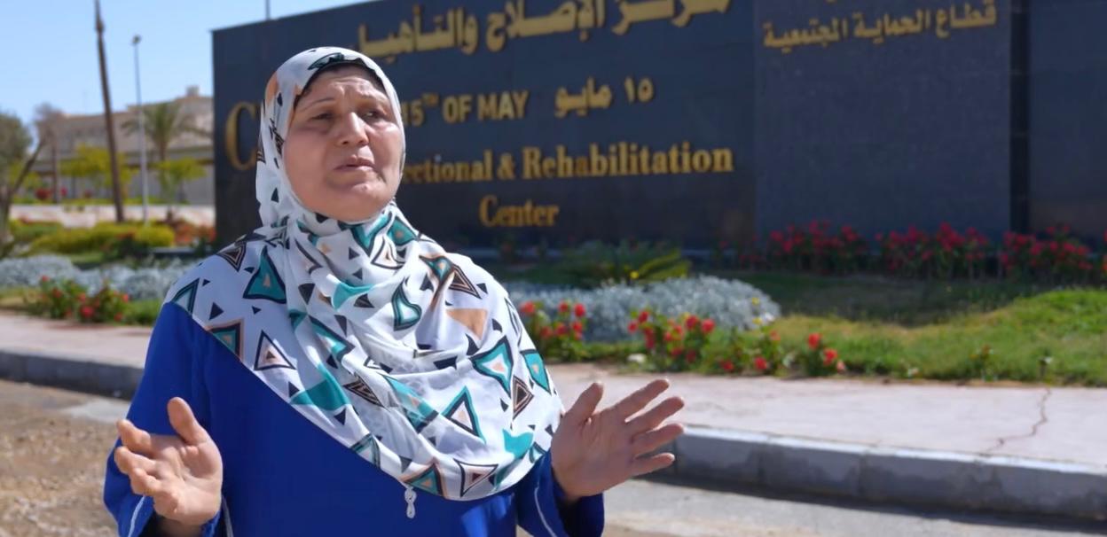 فرحة غامرة بمغادرة أسوار السجون (3)