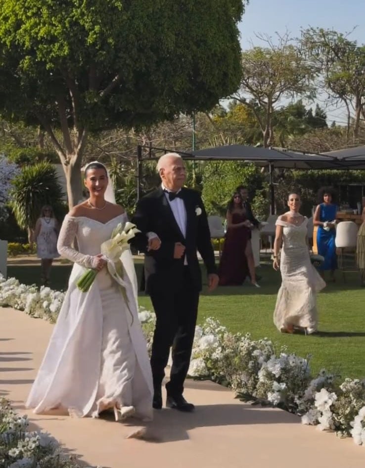 رنا حسانين بفستان الزفاف