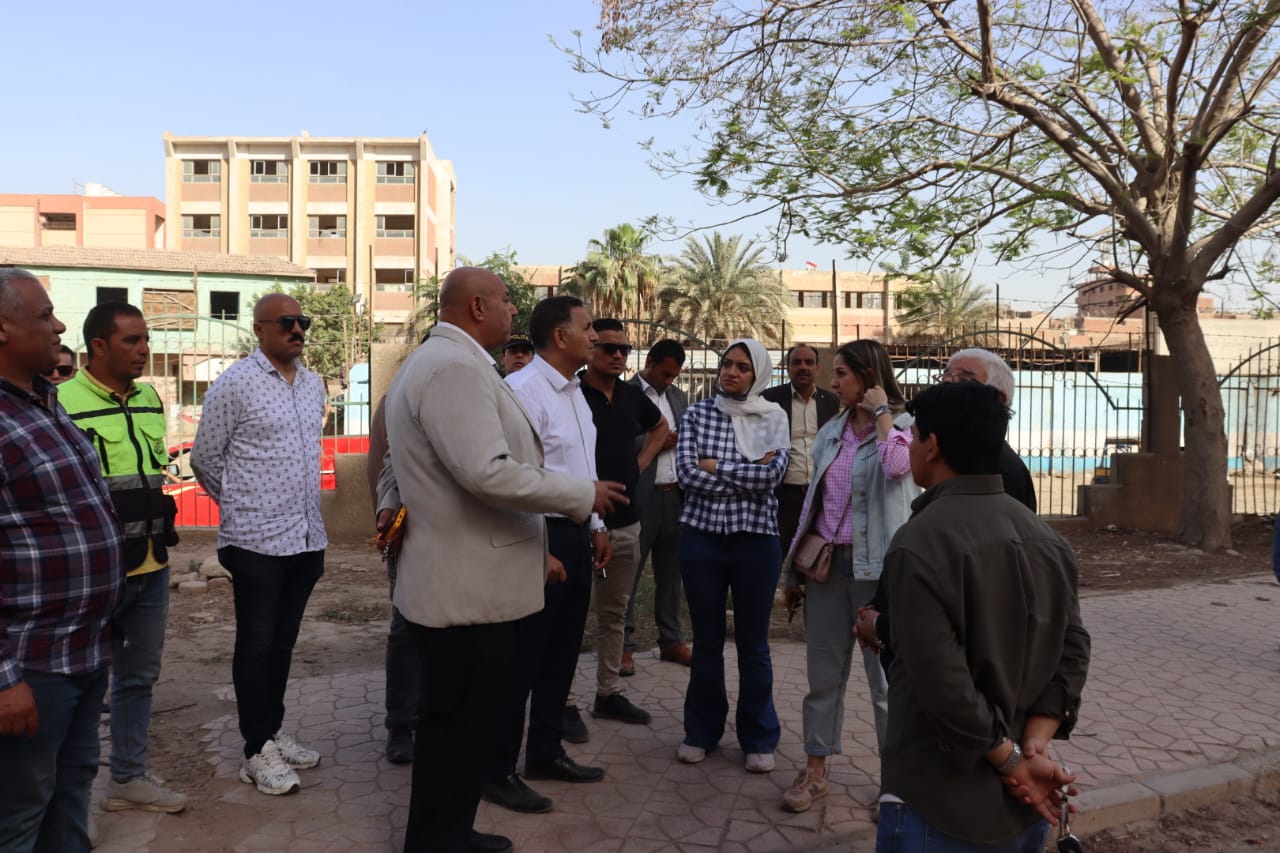 المحافظ خلال الجولة المحافظ خلال الجولة