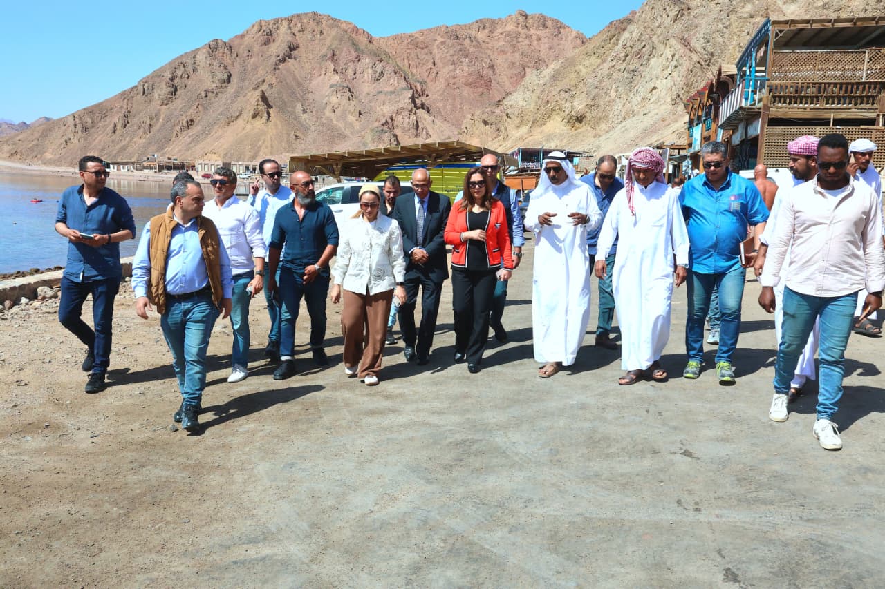 وزيرة التنمية المحلية والبيئة تتفقد منطقة" البلو هول " 