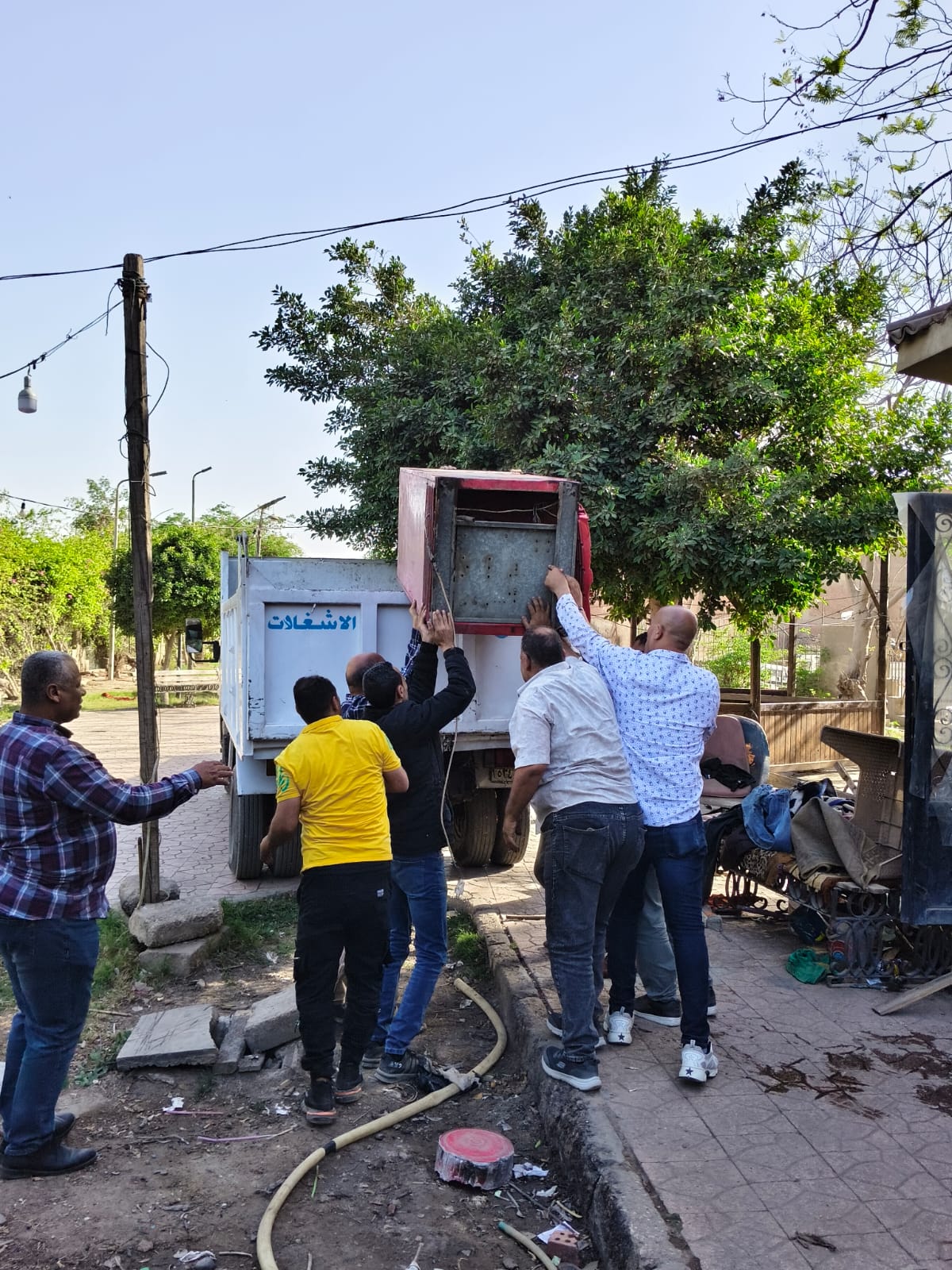 رفع الإشغالات بالحديقة رفع الإشغالات بالحديقة