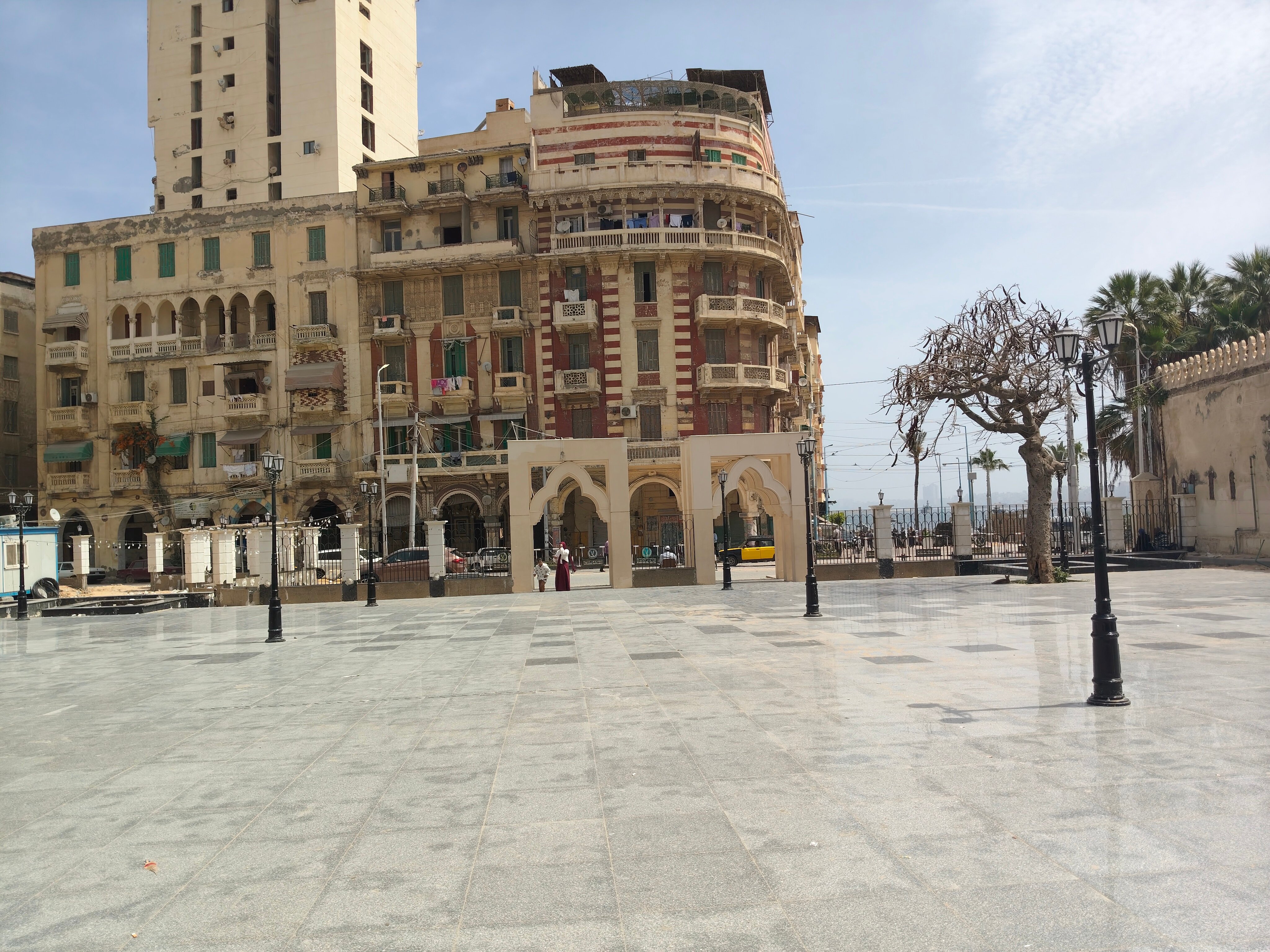 الساحة الداخلية بعد التطوير