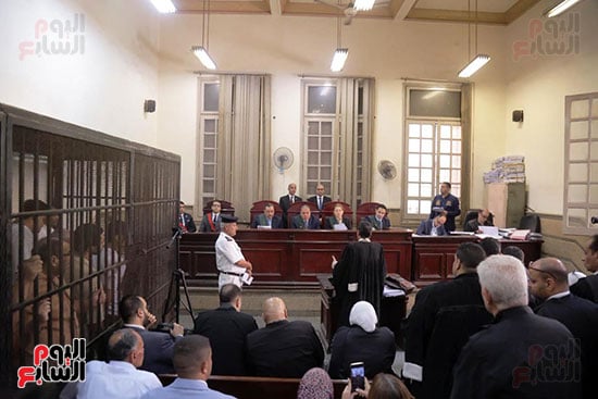 محاكمة المتهمين بتعاطى المخدرات