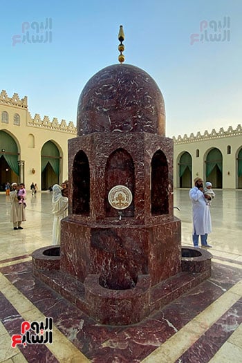 قبة الوضوء في منتصف صحن المسجد