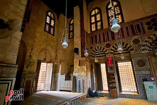 نوافذ مطلة علي الشارع