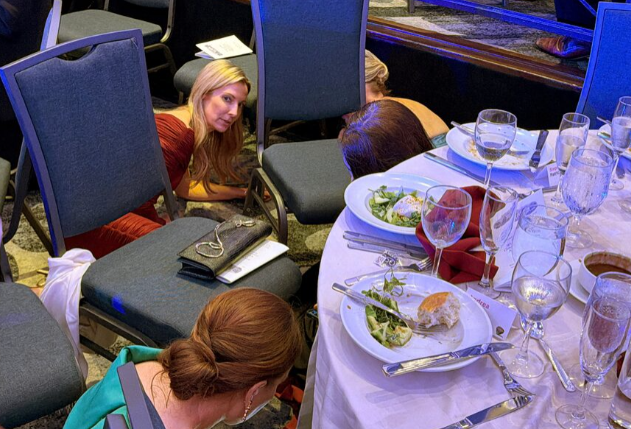 حضور حفل العشاء