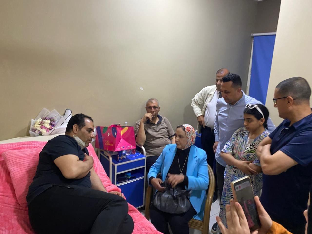 وكيلة وزارة الشباب تزور المصاب