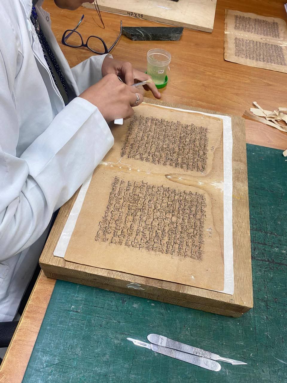 ترميم المخطوطات القديمه