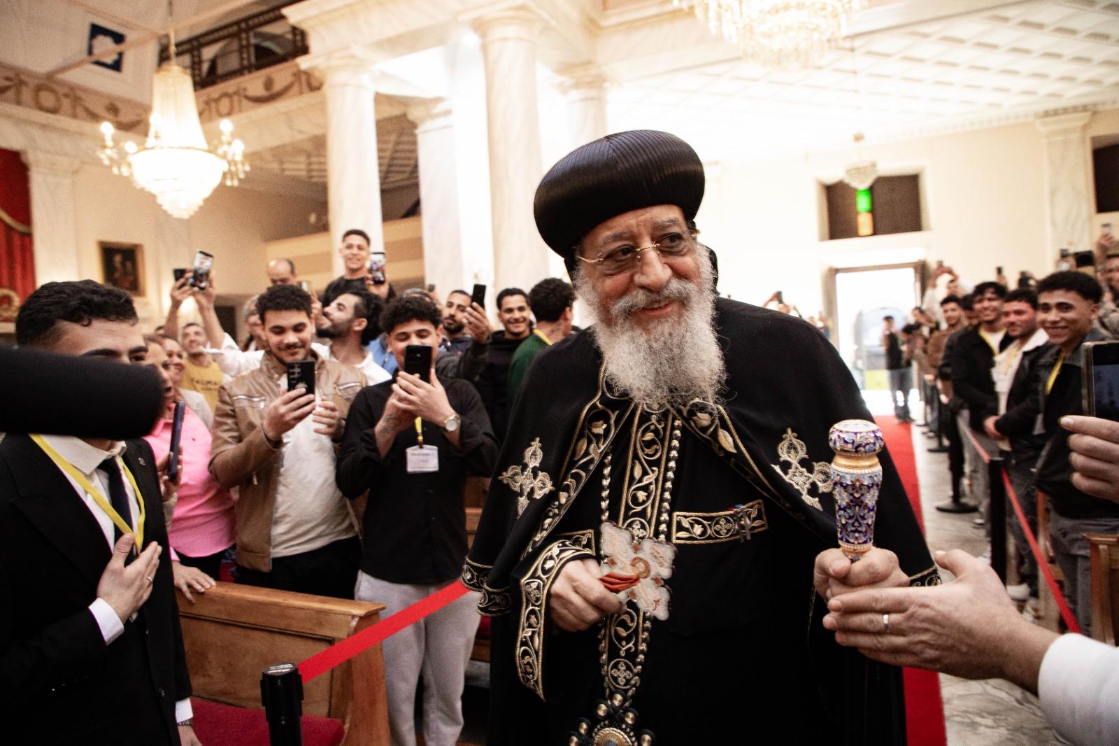 البابا يزور كنيسة 