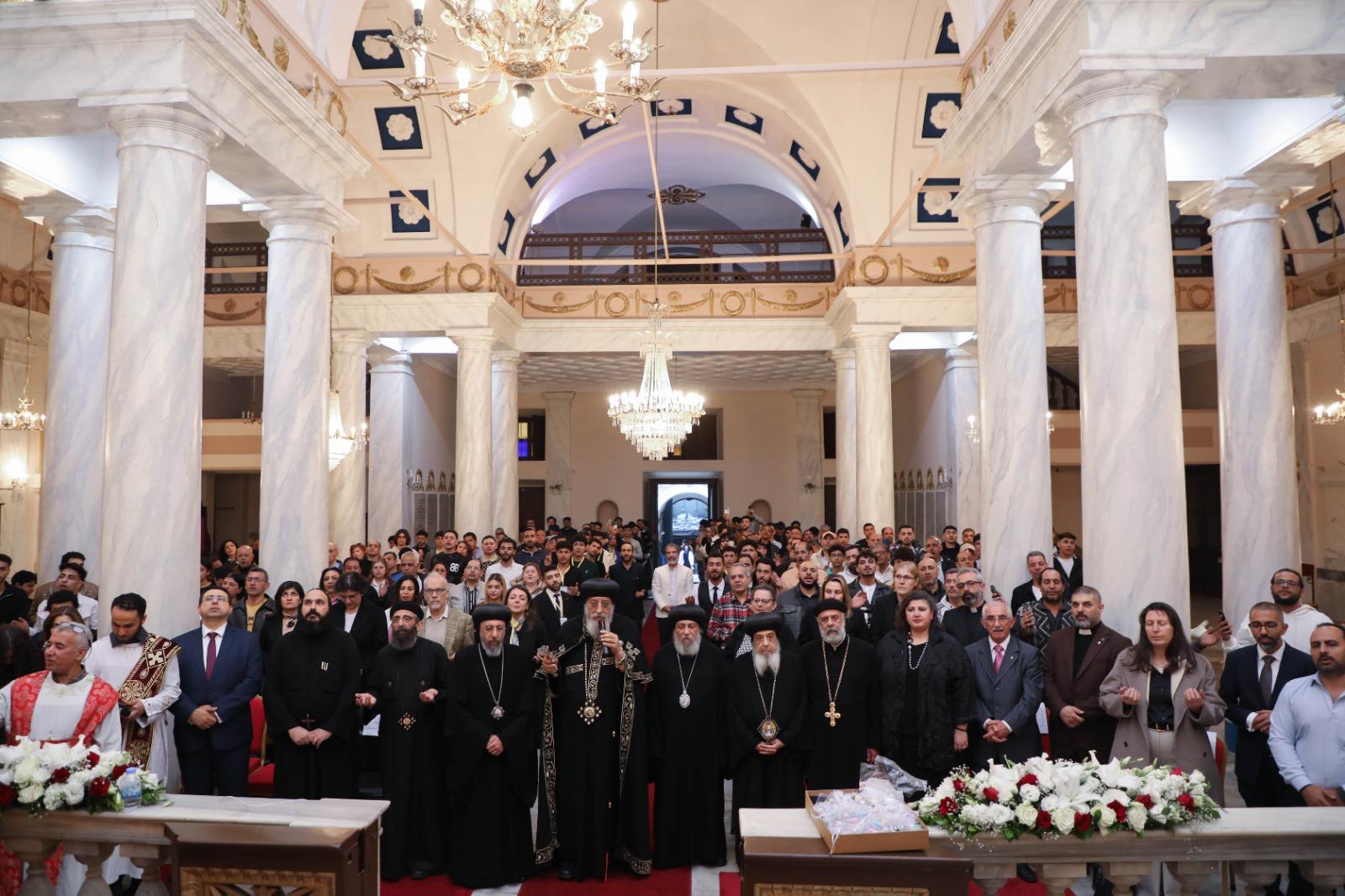 قداسة البابا يزور كنيسة 