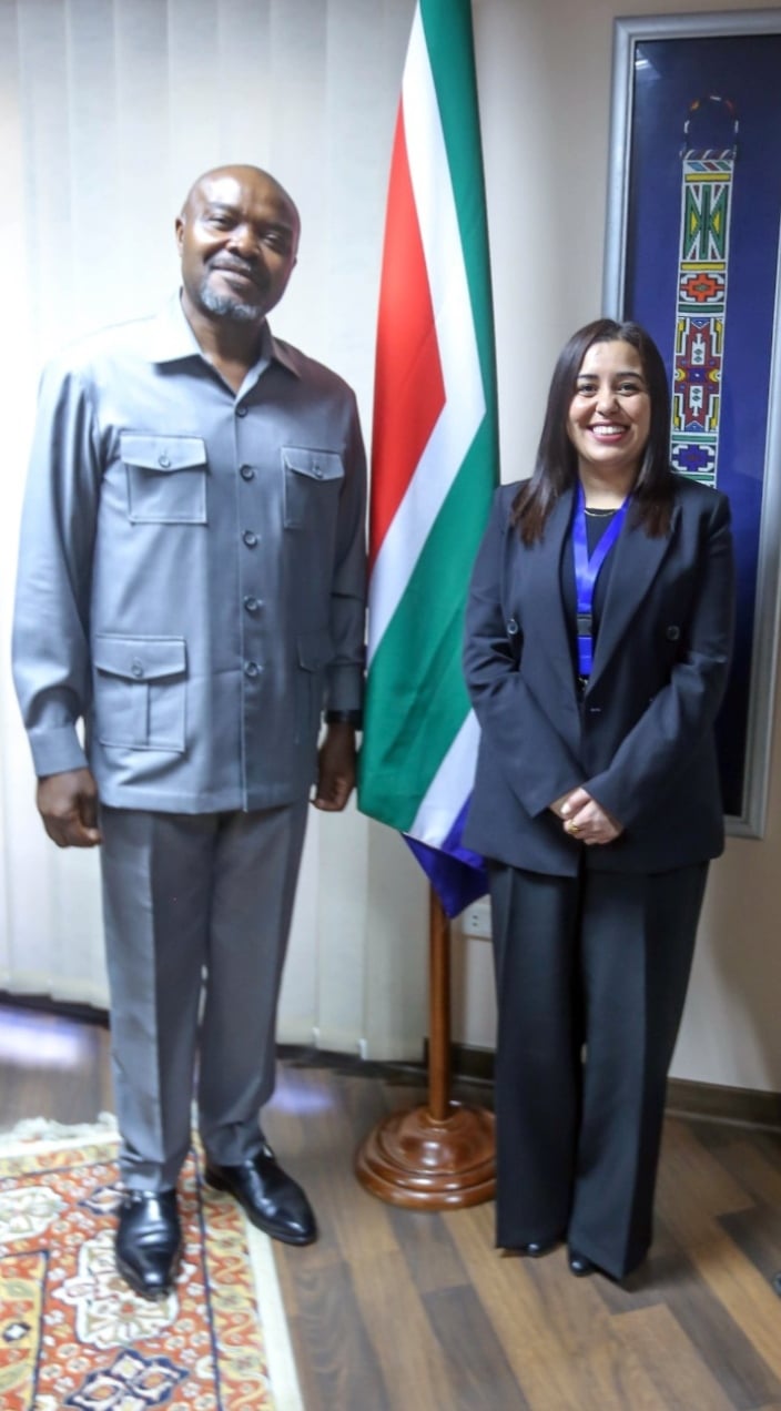 الزميلة ريهاك عبد الله وسفير بريتوريا