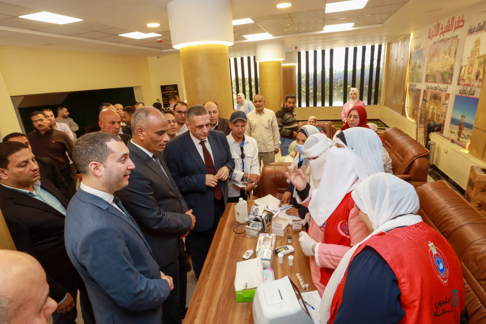 محافظ كفر الشيخ يتفقد المبادرة الطبية