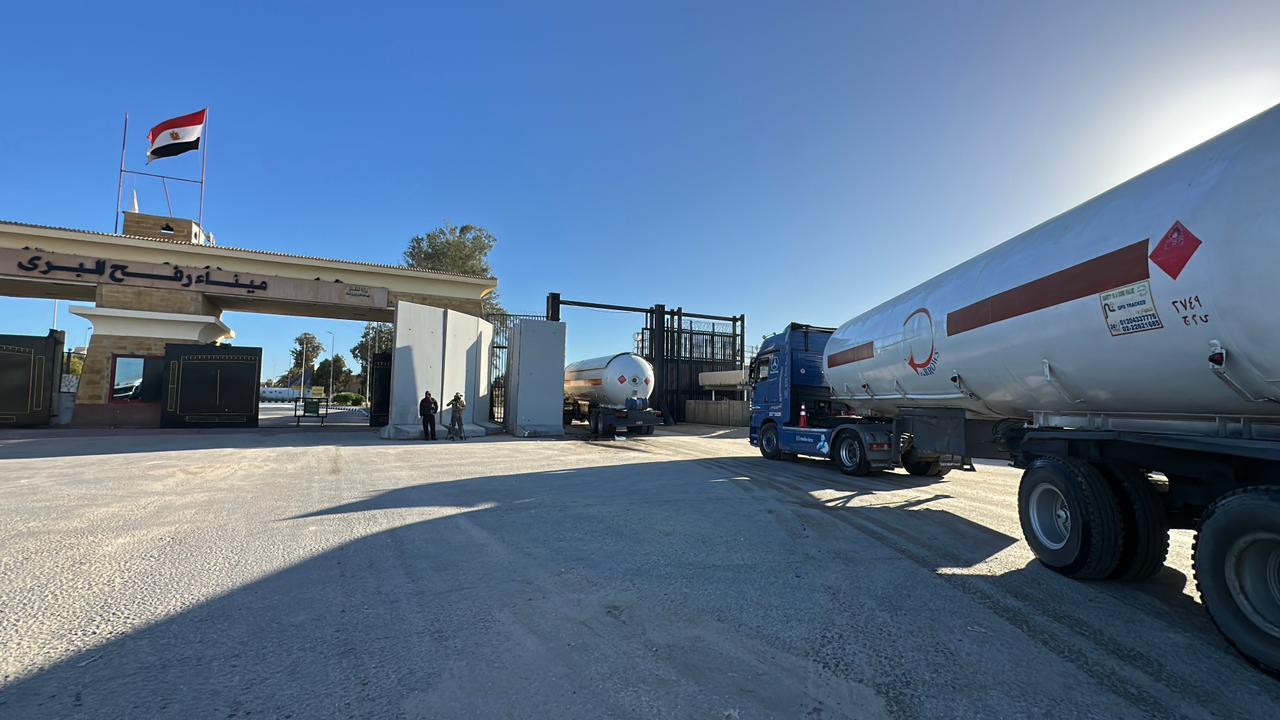 المساعدات الغذائية والإغاثية عبر قافلة «زاد العزة»