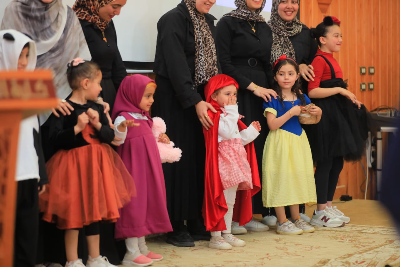 بعض ملابس الأطفال  التي صممتها طالبات التربية النوعية