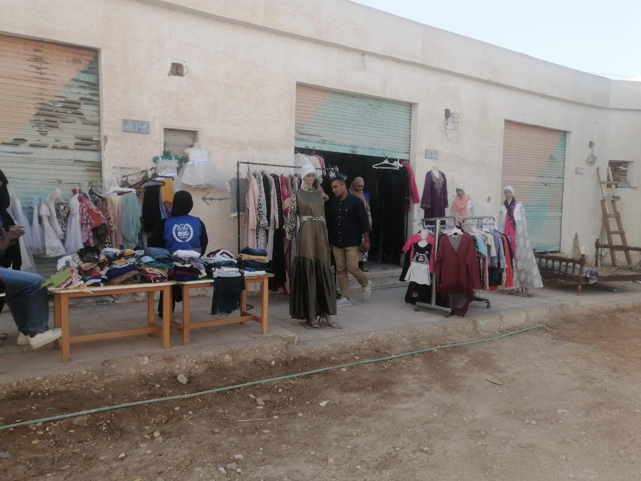 معرض إنتاج لـ 300 قطعة ملابس لدعم المرأة المعيلة