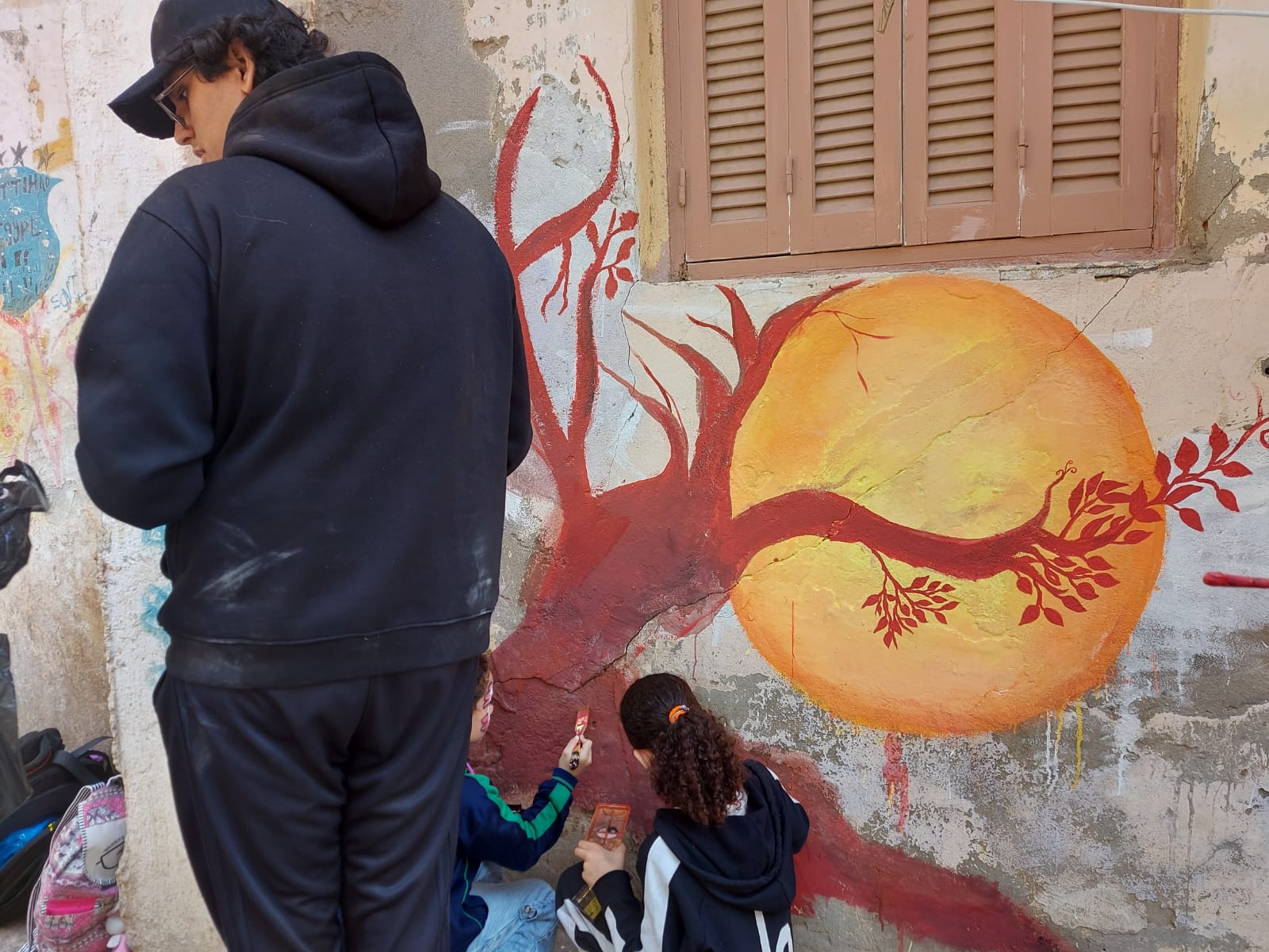 الاطفال يرسمون جرافيتى