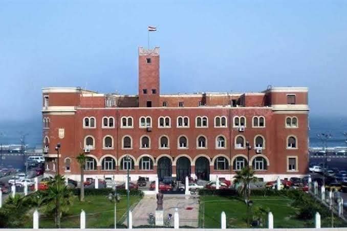المبنى الاحمر لجامعة الإسكندرية
